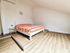 1 bedroom, iron/ironing board, WiFi, bed sheets - Downtown, near the sea, air-conditioned, free parking. (Genova)