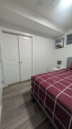 2 slaapkamers, een strijkplank/strijkijzer, gratis wifi, beddengoed