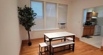 Soothing 4-bedroom apartment in Oak Park