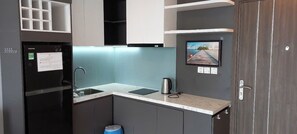 Standard Apartment, City View | Private kitchen