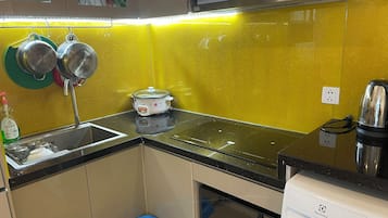 Apartment, City View | Private kitchen