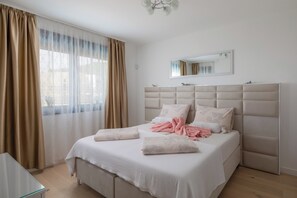 4 quartos, ferros/tábuas de passar roupa, Wi-Fi, roupa de cama