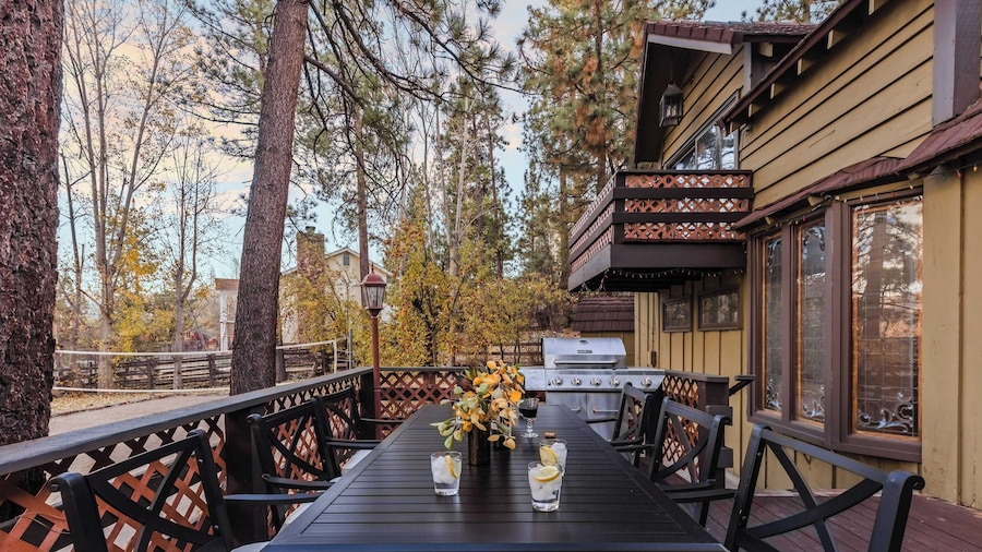 Sleeps 23 2 Homes, Lakefront, Private Dock, Hot Tub, Game Room, Swingset, View