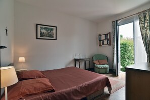 6 quartos, ferros/tábuas de passar roupa, Wi-Fi de cortesia