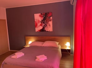 10 bedrooms, cots/infant beds, free WiFi - Cozy Seaview Retreat A & M Apartments (Pirovac)