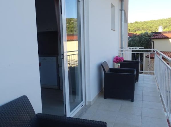 Apartment (Classic Two Bedroom Apartment with Te) | Balcony