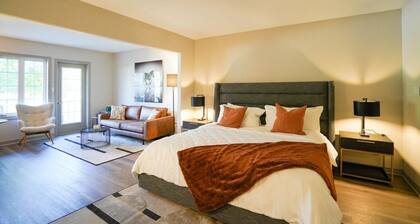 Modern, fully renovated Studio!