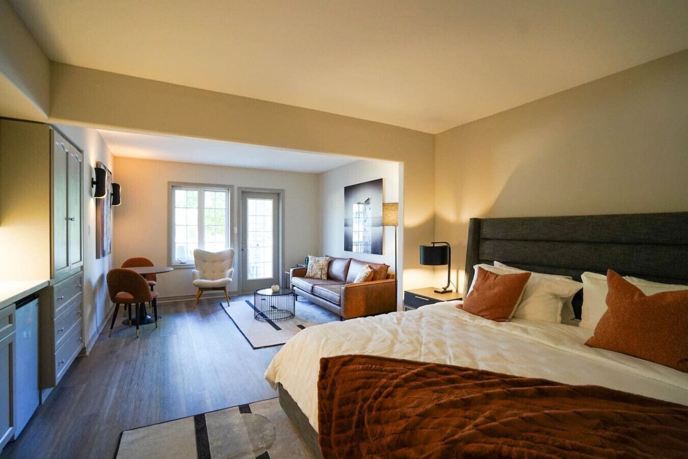 1 bedroom, desk, WiFi, bed sheets