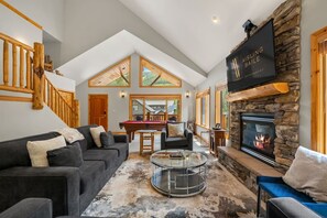 Smart-TV, Kamin, Tischfußball, Stereoanlage