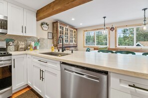 House, Patio, Mountain View | Private kitchen | Electric kettle, toaster - Casa Luna (Big Bear City)