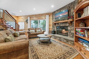 House, Patio, Mountain View | Living area | TV, DVD player