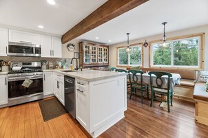 House, Patio, Mountain View | Private kitchen | Electric kettle, toaster