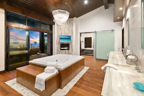 Douche, baignoire à jets, sèche-cheveux, bidet