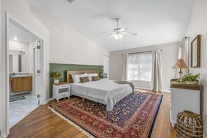 3 Schlafzimmer, Schreibtisch, Bügeleisen/Bügelbrett, WLAN
