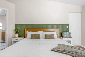 3 bedrooms, desk, iron/ironing board, WiFi