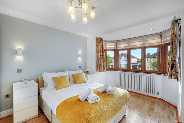 3 bedrooms, iron/ironing board, free WiFi, bed sheets