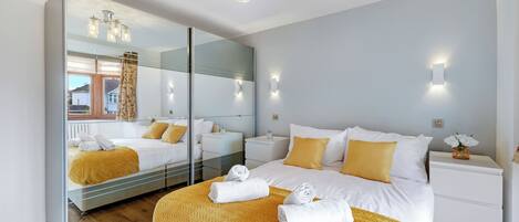 3 bedrooms, iron/ironing board, free WiFi, bed sheets