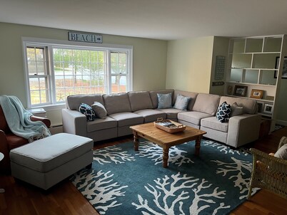 Great Home Close to Craigville Beach