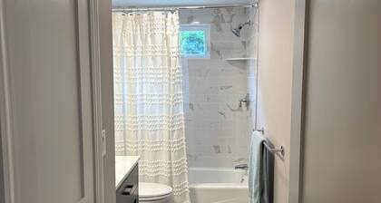 Great Home Close to Craigville Beach