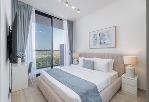 2 habitaciones, caja de seguridad en la habitación y escritorio 