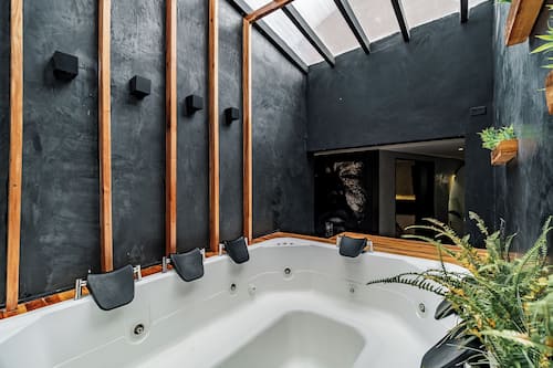 Deluxe Apartment | Private spa tub