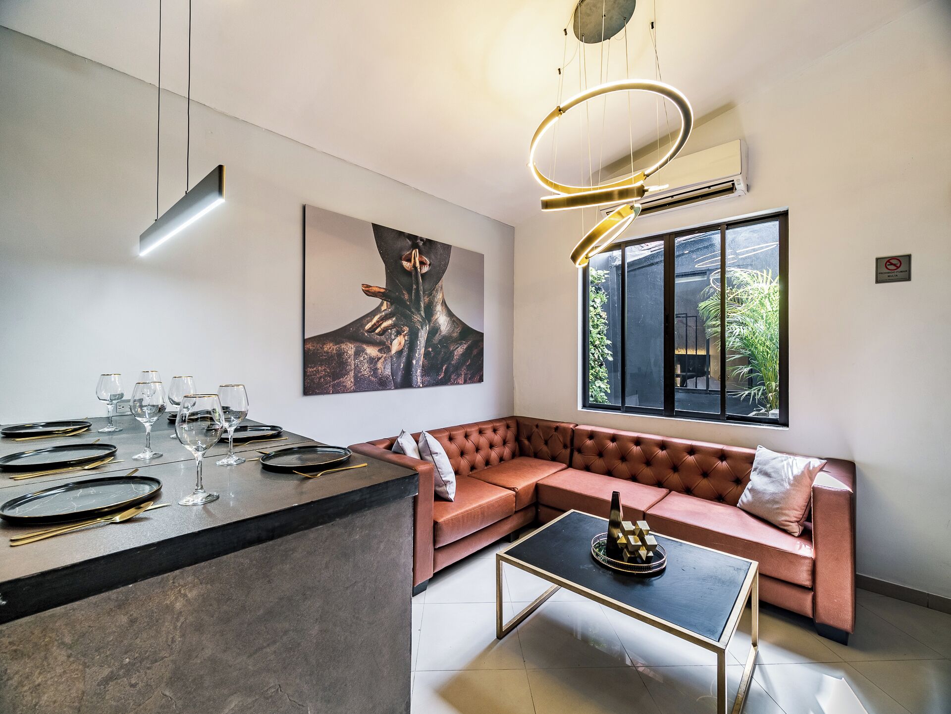 Apartamento luxo | Área de estar | Smart TV 50 polegadas com canais digitais