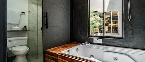 Deluxe Apartment | Bathroom