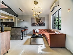 Deluxe Apartment | Living area
