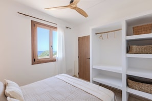 1 bedroom, iron/ironing board, travel cot, free WiFi