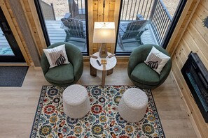 Interior - The Fives - 22450 Cloud View (Bristol)