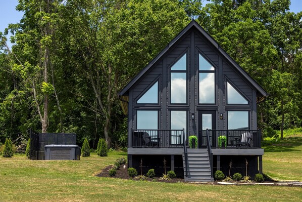 Exterior - The Fives - 22450 Cloud View (Bristol)