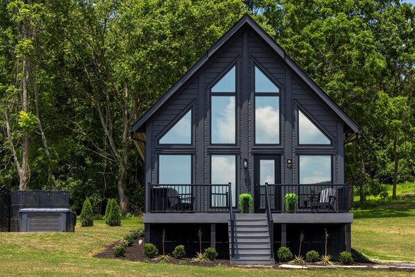 Exterior - The Fives - 22460 Sky Haven (Bristol)