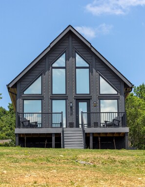 Exterior - The Fives - 22494 Serene View (Bristol)