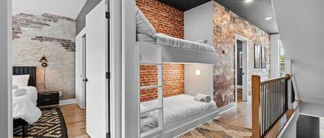 4 chambres, fer et planche à repasser, Wi-Fi, draps fournis