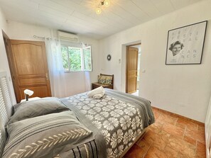 6 makuuhuonetta, silitysrauta/-lauta, Wi-Fi, vuodevaatteet