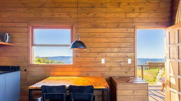 Chalet Basic | Tempat makan