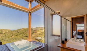 Basic Chalet | Bathroom | Separate tub and shower - Cabana com vista e jacuzzi VST007 (Anitapolis)