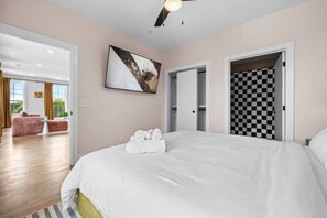 4 bedrooms, iron/ironing board, WiFi, bed sheets