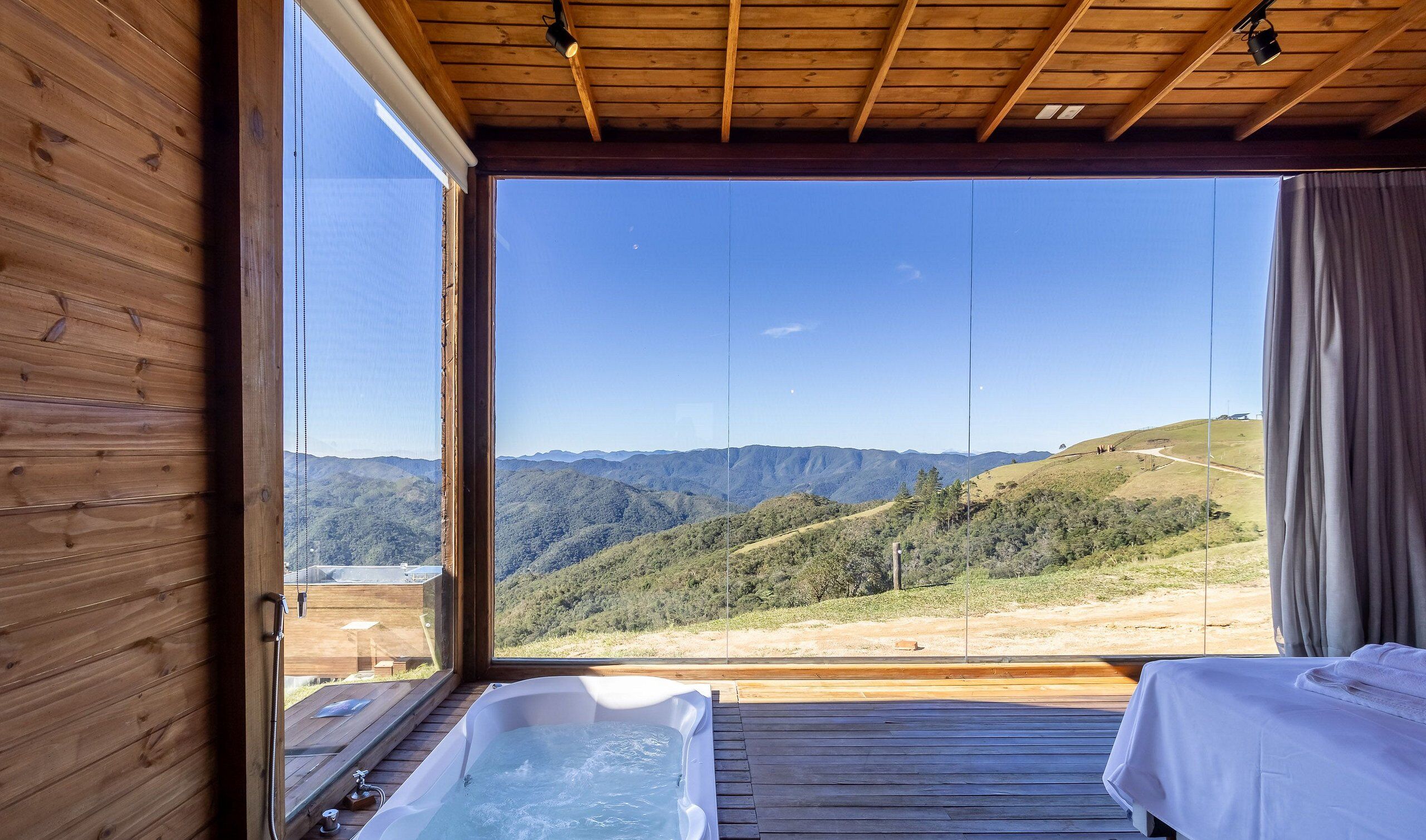 基础木屋 | 免费 WiFi