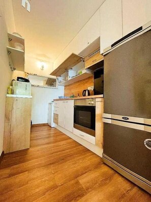 Fridge, stovetop, toaster, cookware/dishes/utensils