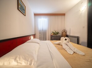 1 bedroom, iron/ironing board, Internet, bed sheets