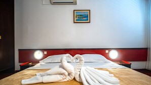 1 bedroom, iron/ironing board, WiFi, bed sheets - Hotel Issa - Double Room Sea View 40 (Vis)