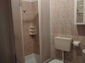 Douche, serviettes fournies