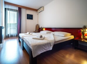 1 bedroom, iron/ironing board, internet, bed sheets - Hotel Issa - Double Room Sea View 41 (Vis)