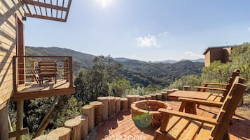 Basic Chalet | Outdoor dining