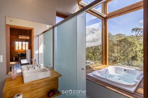 Chalet Basic | Kamar mandi | Bathtub