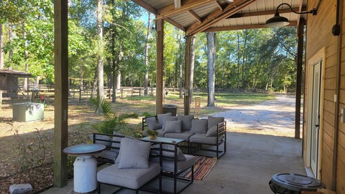 Romantic Barn I Chickens, Porch, Near City,
Dog Friendly