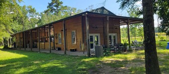 Romantic Barn I Chickens, Porch, Near City,
Dog Friendly