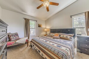 3 soverom, strykejern/-brett, reiseseng for barn og internettilgang