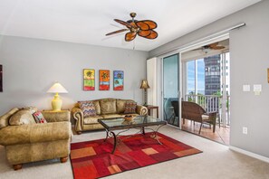 コンドミニアム ベッド (複数台) (Casa Marina III-742) | リビング エリア